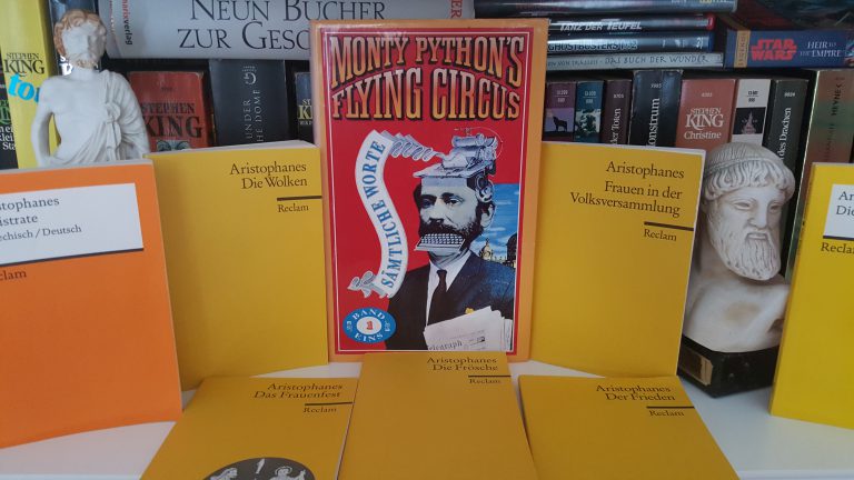 Konfuse Vogelorakel, singende Männer und ein Spritzer Homer: Die »Ritter« des Aristophanes und jene Monty Pythons (Gastbeitrag: Sebastian Nagel)